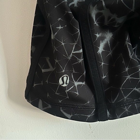 Lululemon Geo Print Padded Biker Shorts - Picture 2 of 5